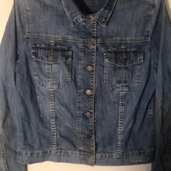 Jean jacket - Picture 2 of 4